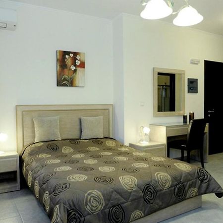 Aerolithos Hotel Adamantas  Buitenkant foto