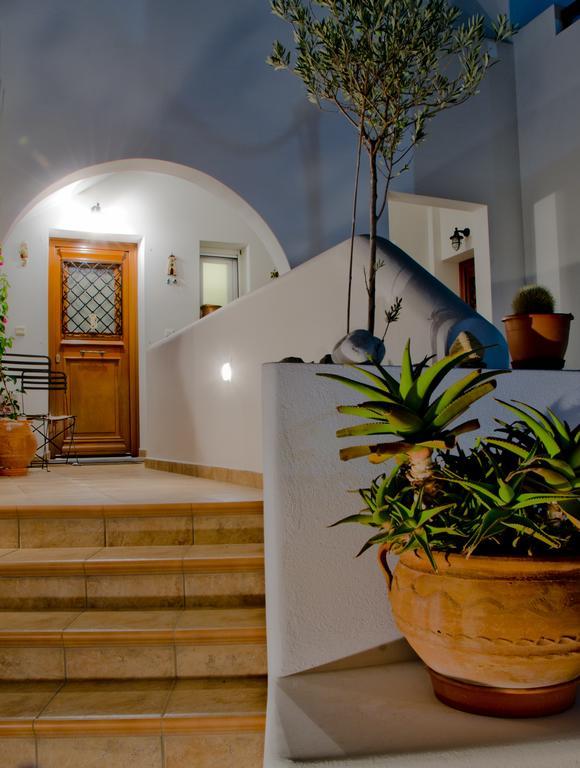 Aerolithos Hotel Adamantas  Buitenkant foto