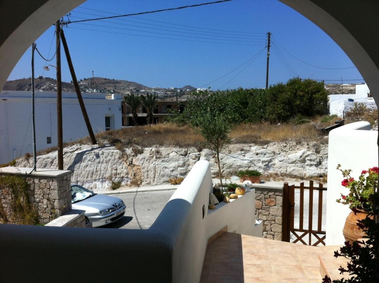 Aerolithos Hotel Adamantas  Buitenkant foto